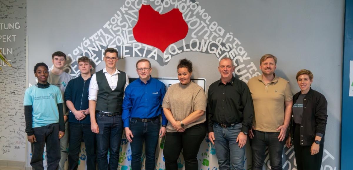 Gruppenbild mit Bundestagsabgeordnetem Kai Whittaker