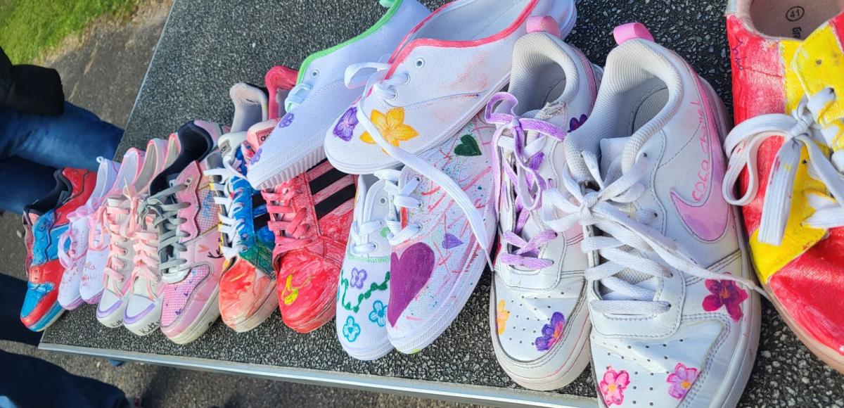 Kreative Schuhkunst der ARRS