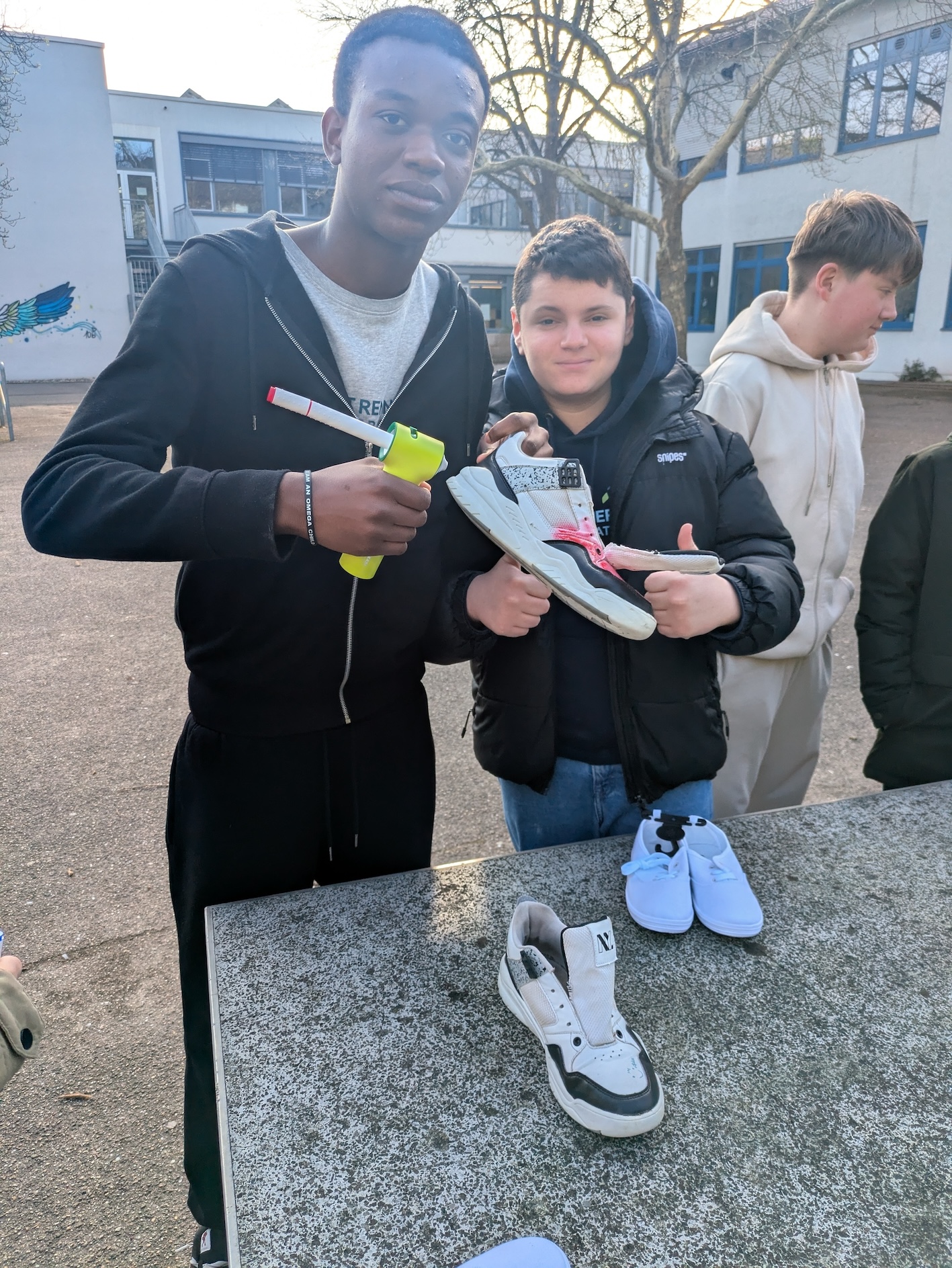 Kreative Schuhkunst an ARRS